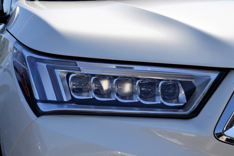 moto-MONS-min_acura-headlamp-2834131